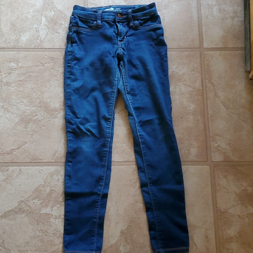 Blue denim old navy jeans. Small stretchy material